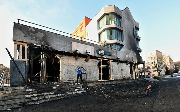 Za tragický požár v Mostě obvinili dva lidi, restaurace měla řadu nedostatků