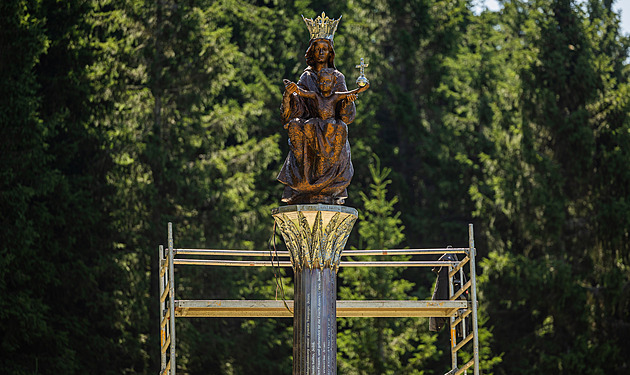 V Krkonoších odhalili Královnu hor. Mariánský sloup vévodí v nadmořské výšce 1140 metrů