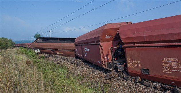 Neřízený vagon se řítil po kolejích 12 kilometrů, zastavili ho pomocí zarážky
