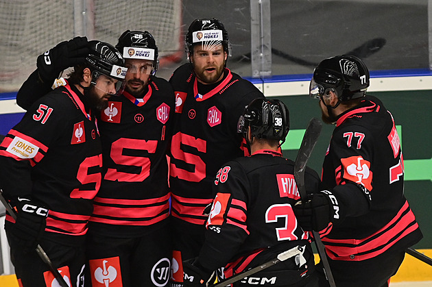ONLINE: Nedvědova premiéra v Lize mistrů, Sparta hostí Grenoble, chybí řada opor