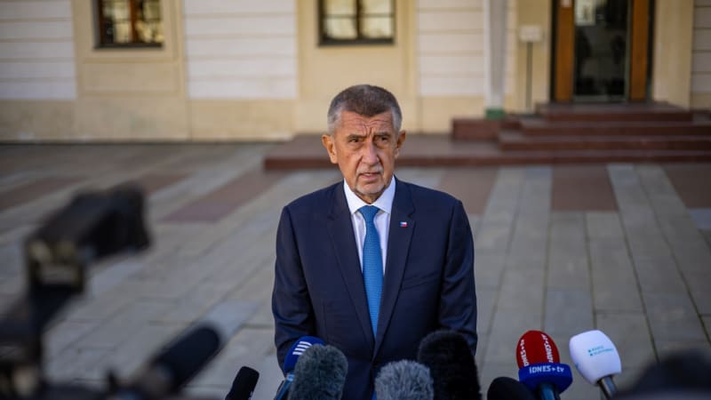 Ať prezident popostrčí vládu, burcuje Babiš. Chce od ní rozpočet na příští rok