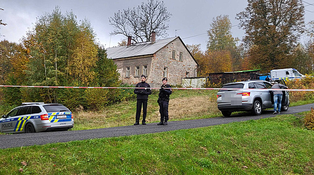 Z dvojnásobné vraždy ve Smržovce je podezřelý zraněný senior, střílel nelegální zbraní