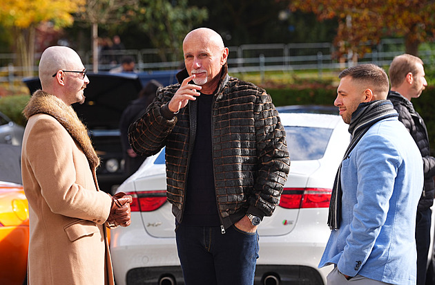 Turek velkolepě slaví jubileum. Do Puppu pozval Macinku i členy Jaguar klubu