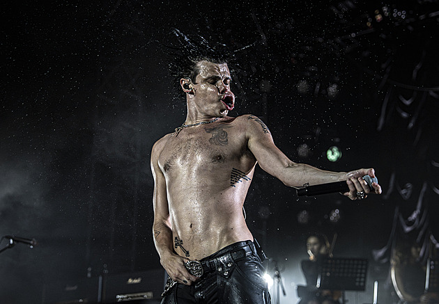 OBRAZEM: Koncert černého srdce. Zpěvák Yungblud přivolal do Prahy temnotu