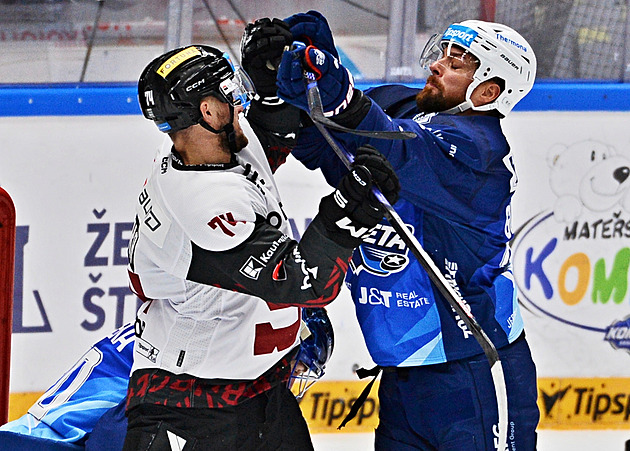 ONLINE: Třinec rychle vede v Liberci, náskok má i Hradec. Sparta hostí Kometu