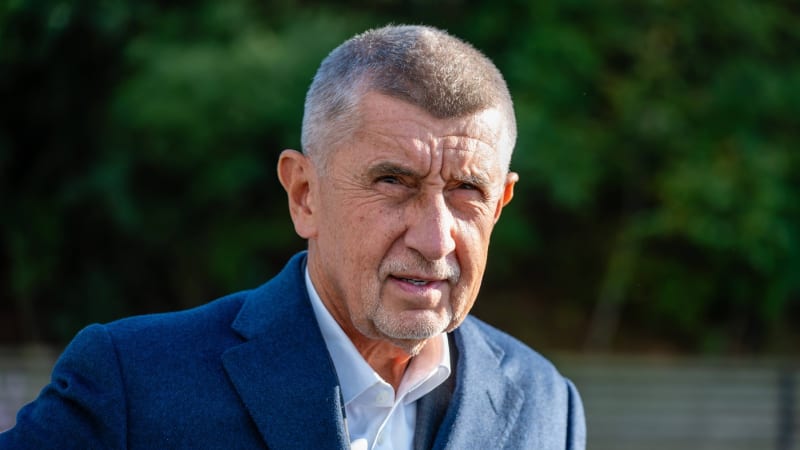 Babiš na dovolené? Skandál, nechápe kritiku šéf ANO. Vládu řeší přes SMS, nastínil i další plán