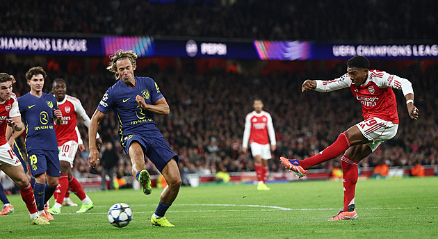 ONLINE: Arsenal hraje proti Atlétiku, PSG školí Leverkusen, vede i City