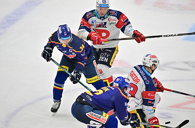 ONLINE: Souboj o posun na druhé místo, Pardubice doma nad Budějovicemi vedou