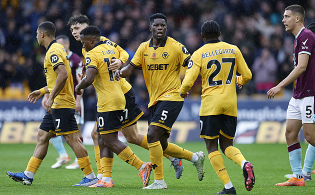 ONLINE: Krejčí asistoval, Wolves schytali ránu v závěru. Arsenal uspěl, City padlo