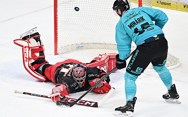 ONLINE: Vary vedou v Hradci už 5:1, Pardubice prohrávají v Olomouci