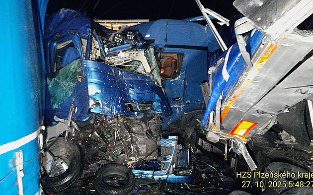 Nehoda náklaďáků blokovala D5 téměř celý den, kolona měřila až sedm kilometrů