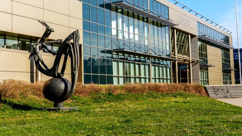 Zemřel uznávaný pedagog Pospíšil z Ostravské univerzity. Čest jeho památce, vzdal hold děkan