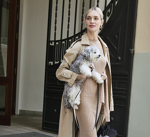 Podzimní trendy diktují pohodlí: kozačky, anglickou kostku i manšestr