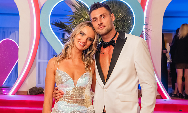 Vítězové Love Islandu přišli o miminko. Zdrtilo nás to, říkají Kiki a Trabo