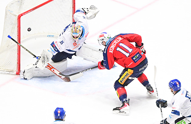ONLINE: Pardubice ničí Kladno, Vítkovice vedou v Liberci, Třinec prohrál
