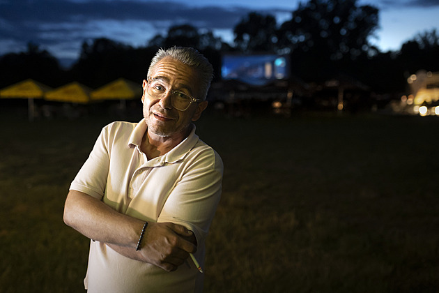 Promítá v letním kině zdarma, dotaci zase nedostane. Jsem na dně, říká provozovatel