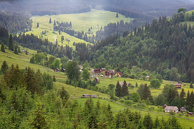 Tudy prchají Ukrajinci před odvodem. U vsi v Karpatech číhá smrt, cestu podceňují