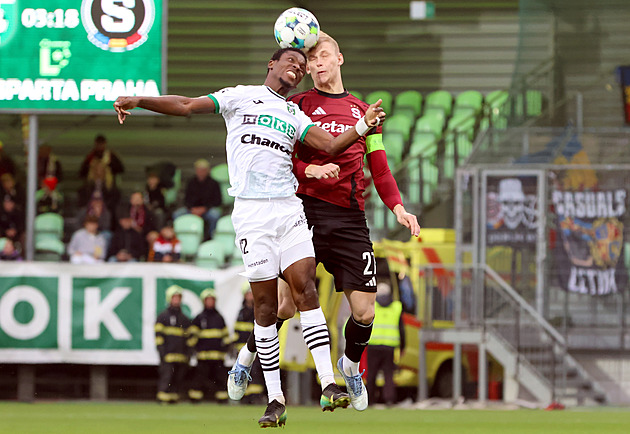 ONLINE: Karviná - Sparta 1:0, domácí se dočkali. Do vedení je hlavou posílá Traoré