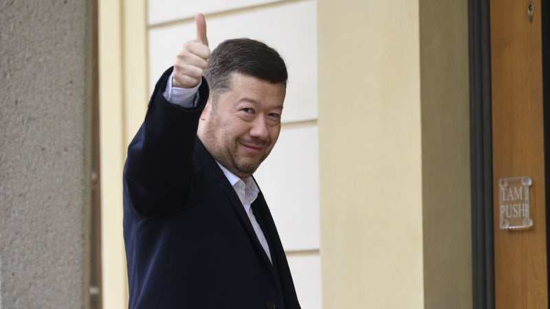 Nemůže nás vést popírač holokaustu, zlobí se končící vláda. Apeluje na svědomí kolegů z ANO