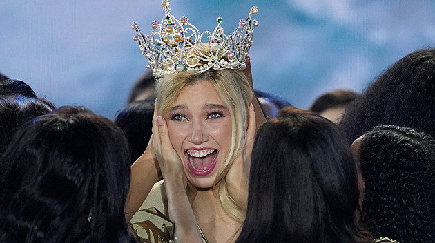 Česko má po 13 letech světovou Miss Earth. Korunku získala Natálie Puškinová