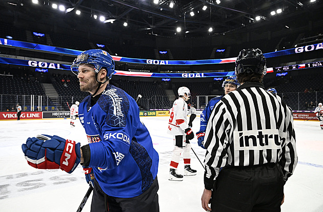 ONLINE: Česko - Švýcarsko 2:0. Dvě trefy Chlapíka v úvodu, tvrdý zákrok na Zohornu