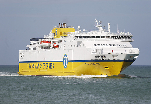 Děti začaly křičet a vyběhly ze salonku. Na trajektu v televizích vysílali porno