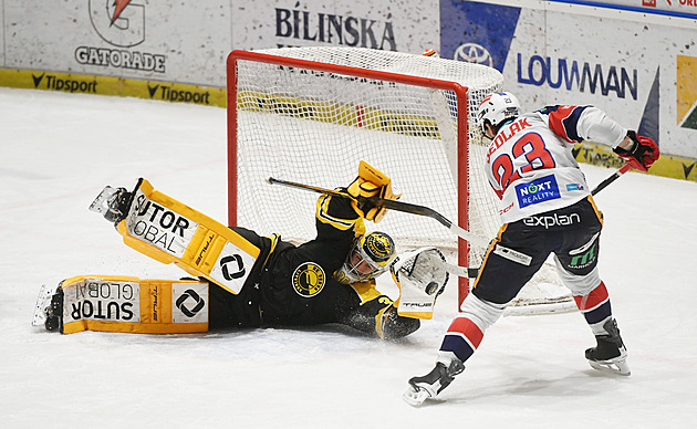 ONLINE: Pardubice otočily stav v Litvínově, Kladno rozmetlo Vary. Ve šlágru vede Brno