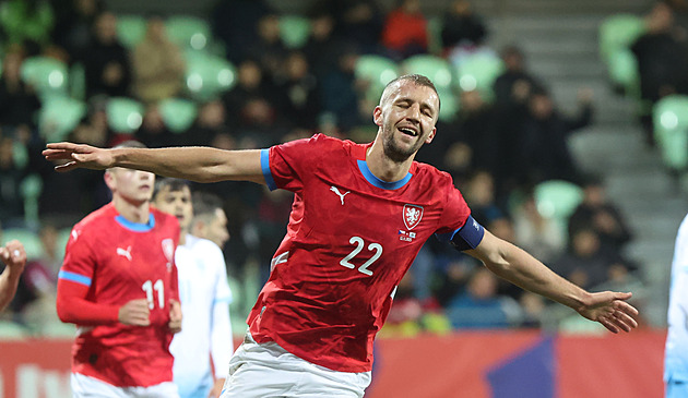 ONLINE: Česko - Gibraltar 1:0, rychlý gól. Sám před brankářem zakončuje Douděra