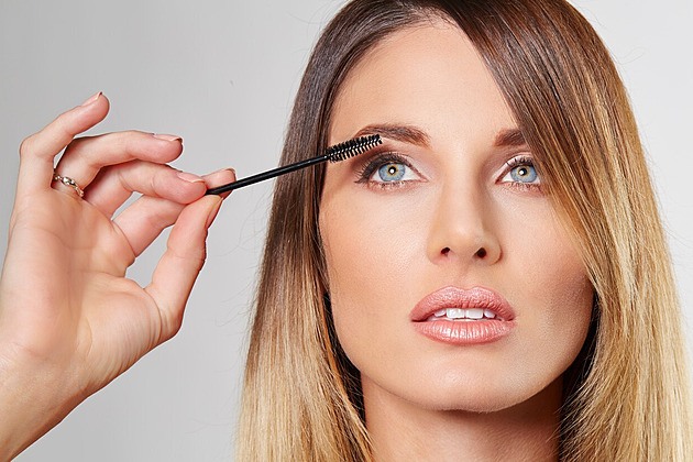 Mrkněte na řasy. Aby mohly chránit, potřebují vaši důkladnou péči