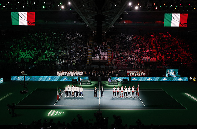 Kurty ušlapané hvězdami a rozjeté tanky. Před půl stoletím v Boloni vládl i Čech