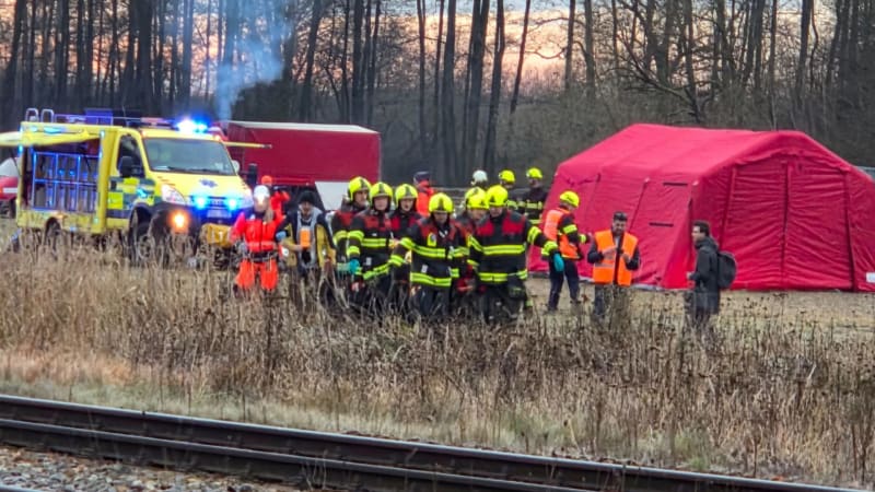 Srážka rychlíku s osobním vlakem na Českobudějovicku: Desítky zraněných, několik těžce