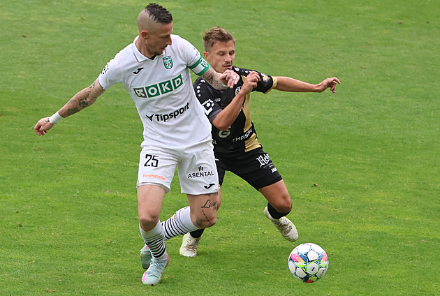 ONLINE: Karviná - Hradec Kr. 3:2, přestřelka pokračuje, další gól má Ayaosi