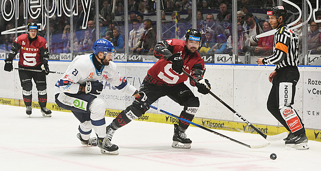 ONLINE: Kladno hostí Spartu, Kometa hraje ve Varech. Zabere Třinec proti Litvínovu?