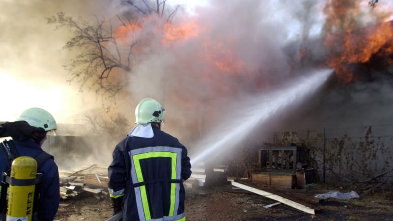 Na brněnském letišti hořela opravna letadel: Třetí stupeň poplachu, zásah komplikovalo počasí