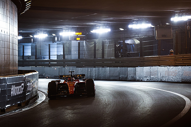 Katedrály zvuku, betonové jeskyně. Tunely pro fandy dunících motorů