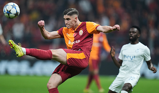 ONLINE: Barcelona hraje s Chelsea, Schick s Leverkusenem bojuje proti City