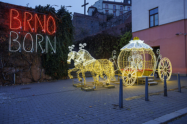Draci, světelný kočár i výhled na náměstí. Podívejte se na vánoční fotopointy Brna