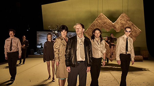 Jsme opravdu národ ateistů? Divadelní Farářův konec je cynické evangelium