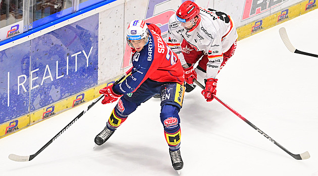 ONLINE: Třinec opět vede, Sparta srovnává. Hradec otevírá skóre v derby v Pardubicích