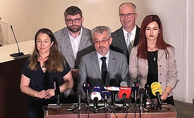 Příští týden vyjedeme na Slovensko my, oznámil za pět stran Benda