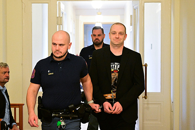 Muž přiznal pobodání Bělorusa. Měl ho za Ukrajince, tvrdí obžaloba