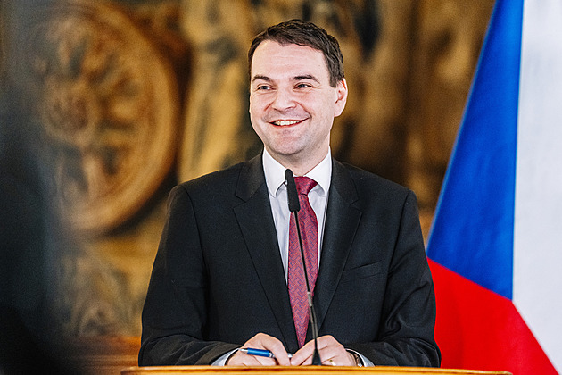 „Milý člověk, píše hlavně v noci.“ Lidé na sítích šíří Macinkovo číslo, utahují si z SMS