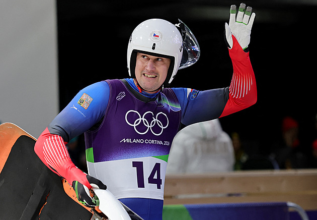 Zimnice? Proti zlomené ruce maličkost, kývl Hyman. A pak hýřil spokojeností