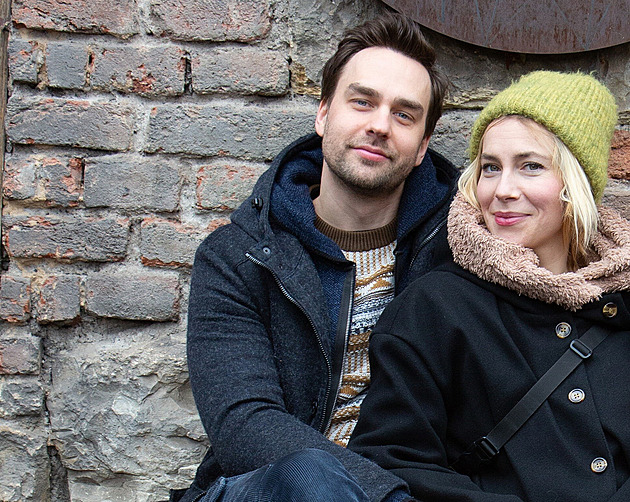 Jejich třetí společné dítě se zrodilo v šatně. Ondřej a Tereza Rychlí vyprávějí