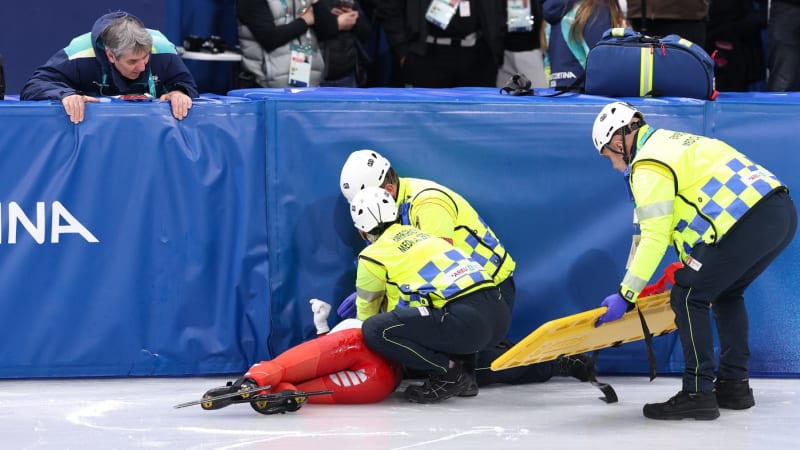 Rychlobruslařka, kterou zasáhla soupeřka bruslí, je po operaci. V obličeji má zlomeninu