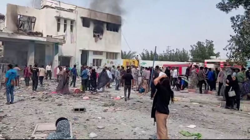 Úder na íránskou školu zabil desítky lidí, mrtvé hlásí i Sýrie. Ukončete útoky, apeluje Moskva