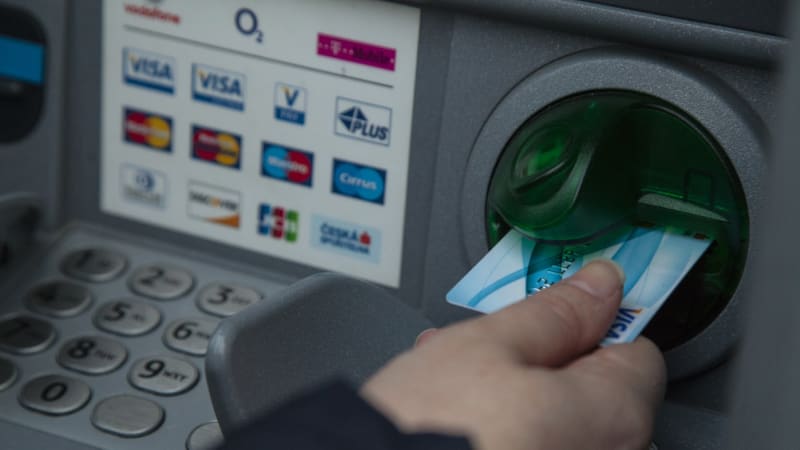 Muž z Lovosic se vydával za mrtvého otce a měsíce pobíral jeho důchod. Na policii se přiznal