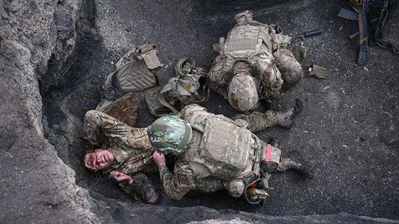 Momenty války: Drsná přestřelka, dvojnásobná sebevražda i dobrovolná kapitulace okupanta