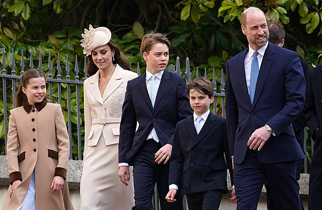 Královské Velikonoce. Princ George už výškou dohání maminku Kate