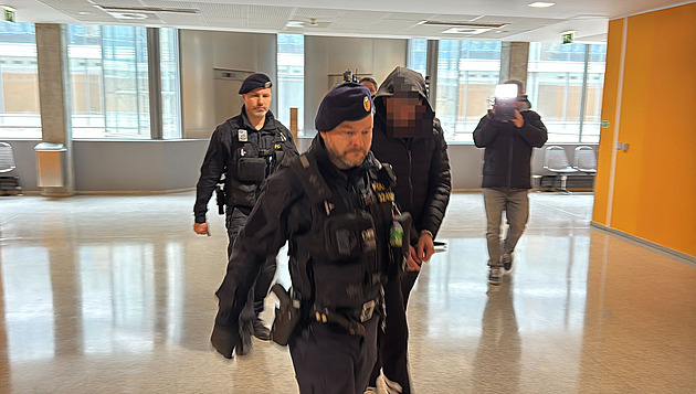 Soud poslal do vazby podezřelé z výbuchu bankomatů, část peněz stihli utratit